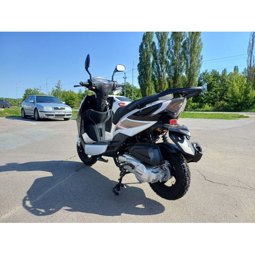 Скутер VENTO CITY белый черный