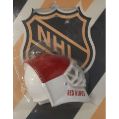 Брелок Вратарская маска (Detroit Red Wings) пластиковый
