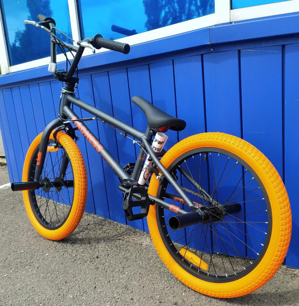 Велосипед STARK 23 20" Madness BMX 2 (1ск., хард.) цв. серый/оранжевый