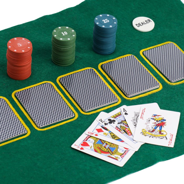 Игра настольная ПОКЕР (карты 2 колоды, фишки с номин. 100 шт, сукно 40х60 см) (411282)