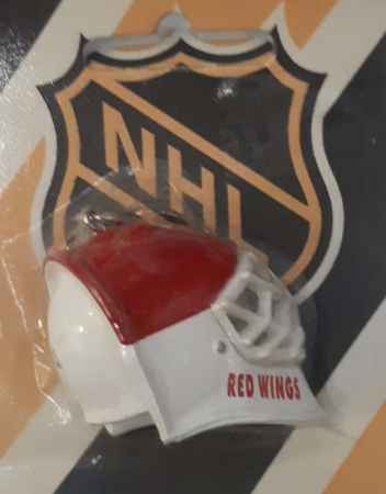Брелок Вратарская маска (Detroit Red Wings) пластиковый
