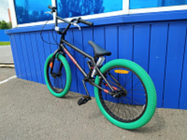 Велосипед STARK 23 20" Madness BMX 1 (1ск., хард.) цв. черный/красный/зеленый